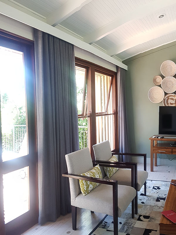 Bestblind :: Lightly Lined Wave Curtains in Linea Valance (2)